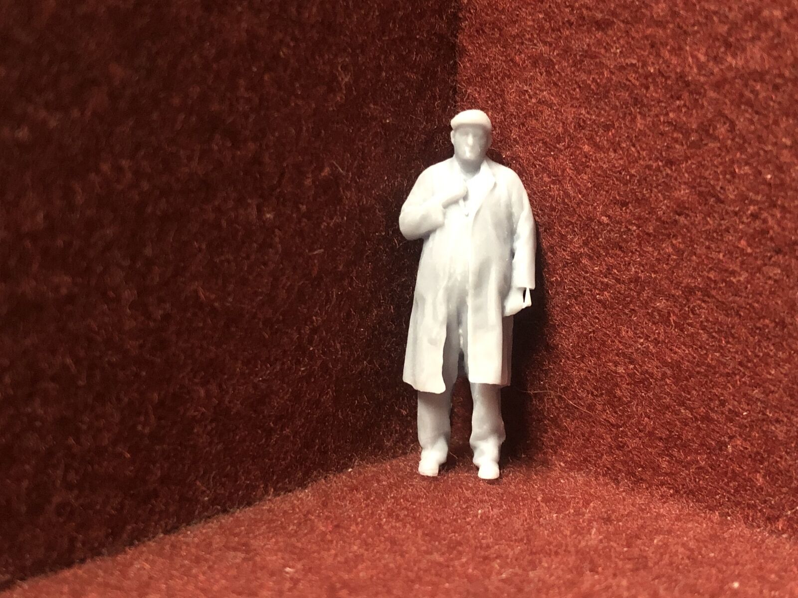 NG7 / O gauge 1:43.5 unpainted resin loco crew multi-pack with six assorted 39mm driver and fireman figures ready to paint