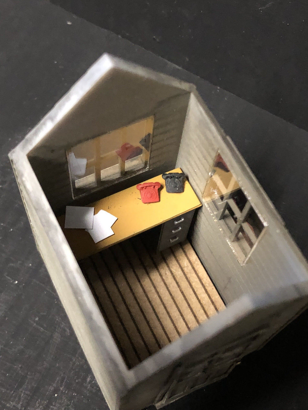 7mm scale O-16.5 narrow gauge signal ground frame hut model with glazing, fire buckets and detailed ground frame interior