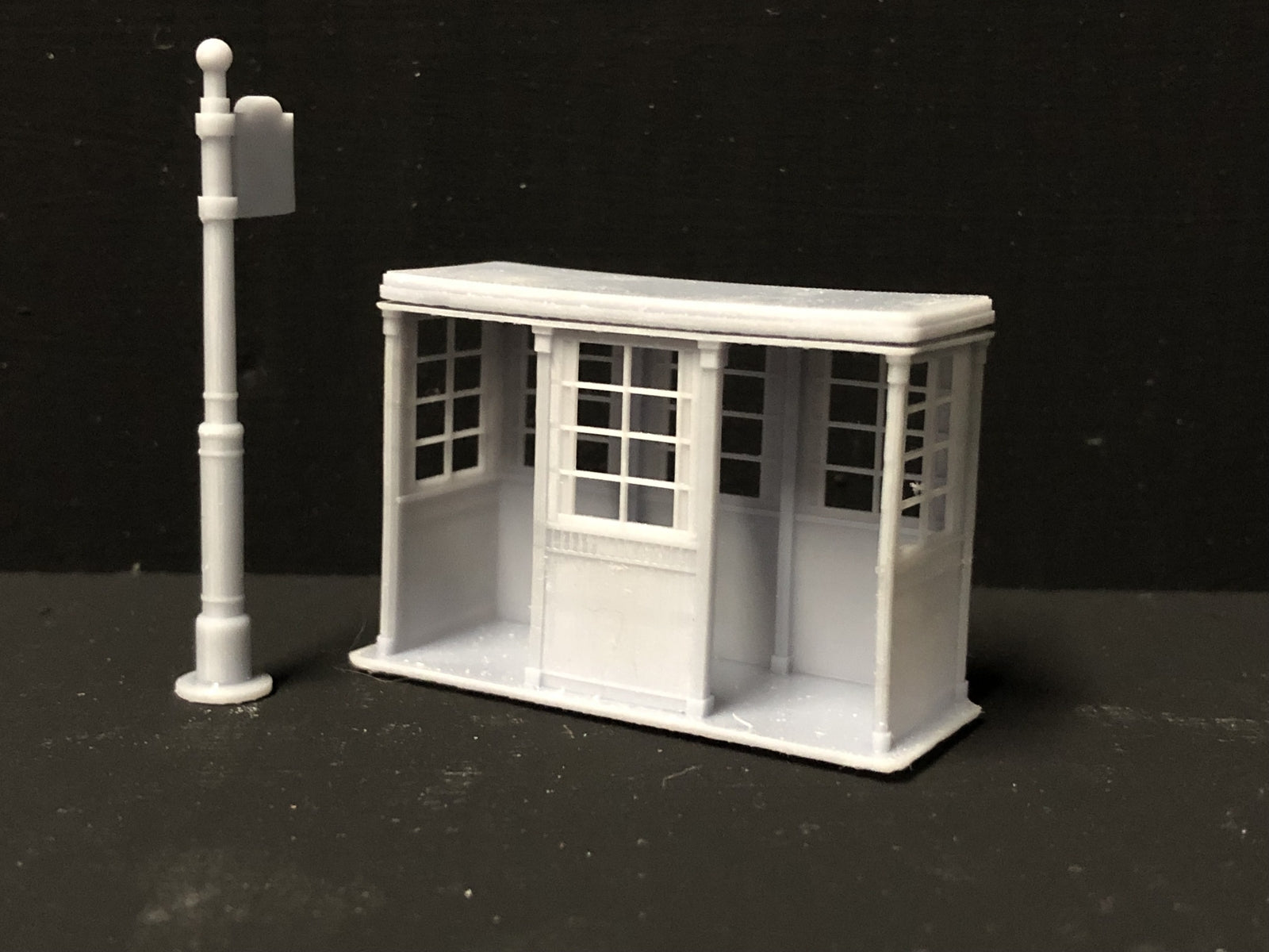 Iron type 2 Bus Shelter with bus flag - OO9/OO/HO