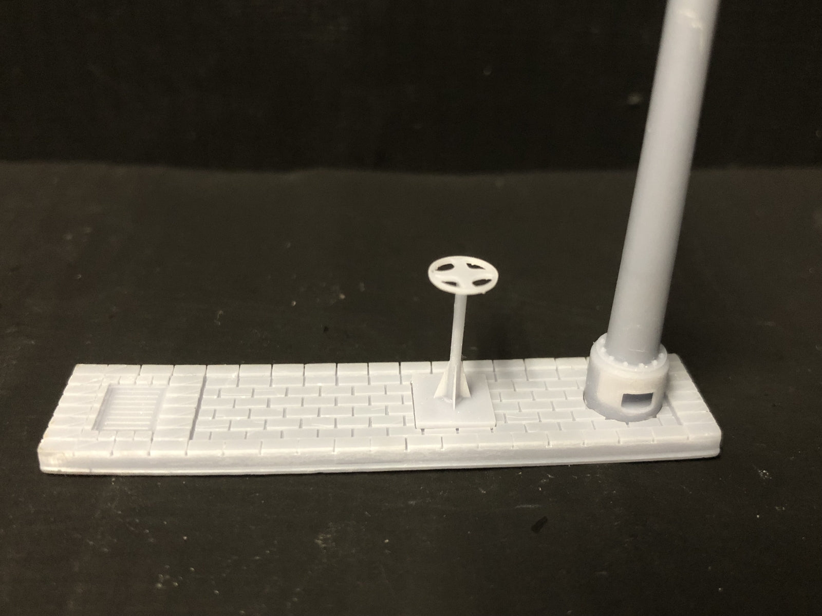 OO9 gauge GER/LNER Weybourne Station water crane kit with filling pipe and control stand for 4mm scale model railways