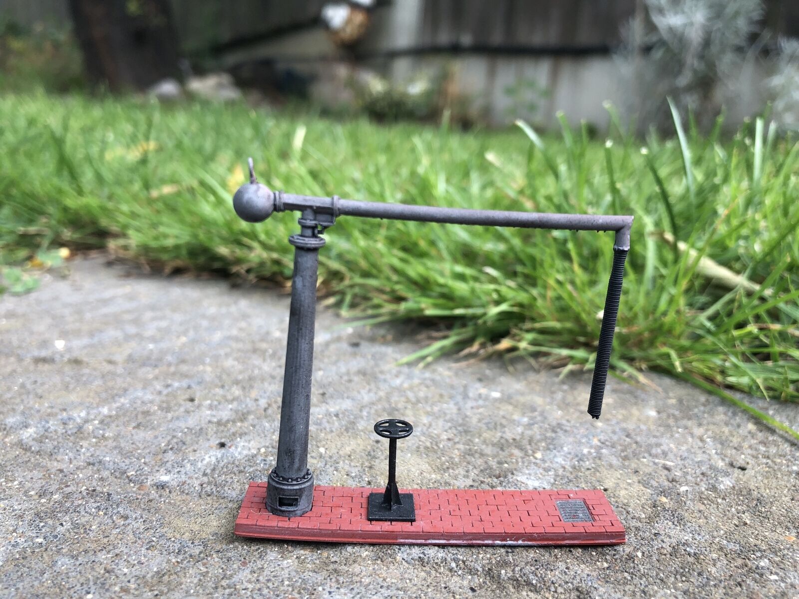 OO9 gauge GER/LNER Weybourne Station water crane kit with filling pipe and control stand for 4mm scale model railways