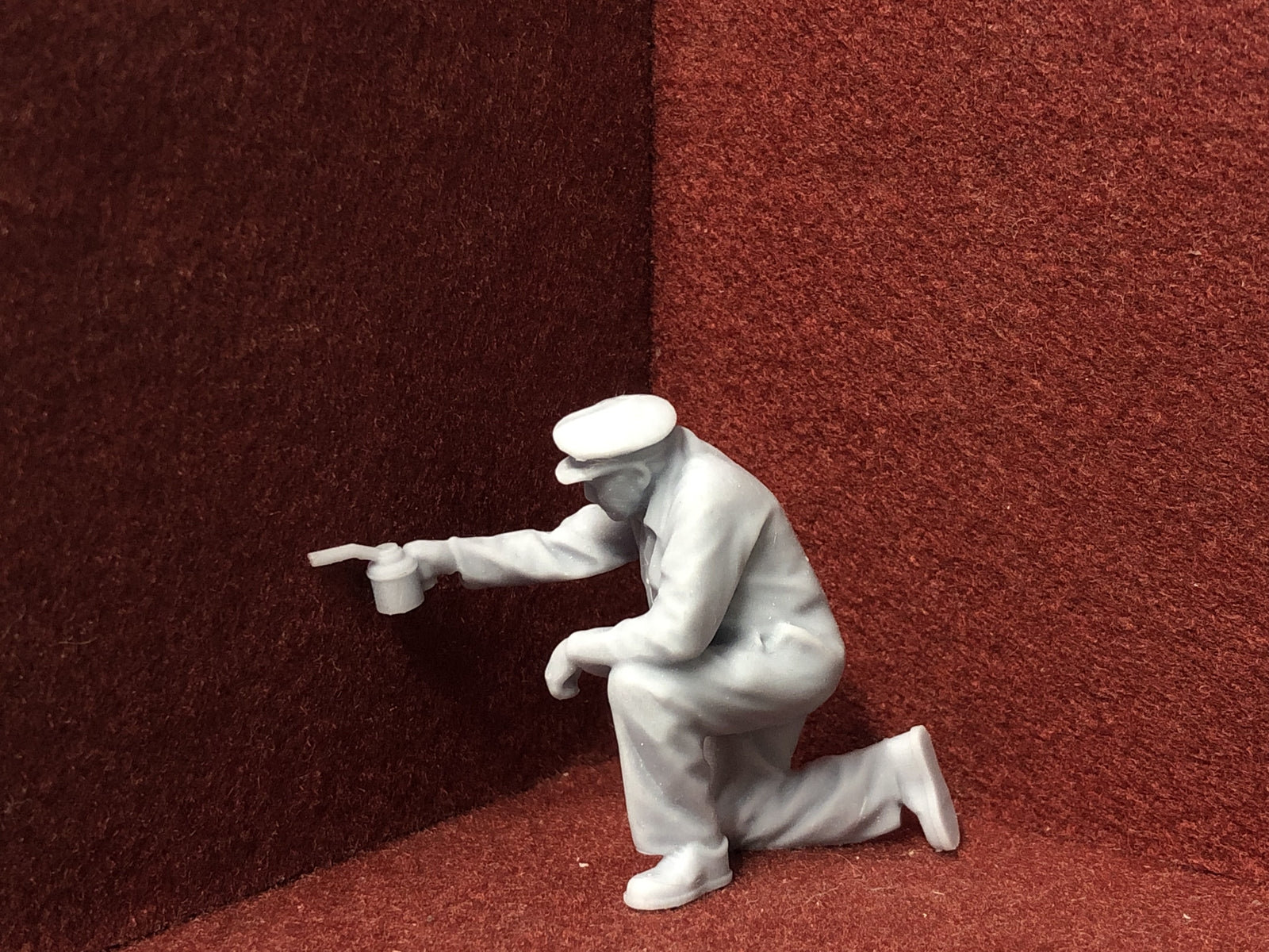 G-scale 1:22.5 mechanic figure for GN15 model railways, kneeling with oiler in hand, approx 47mm tall