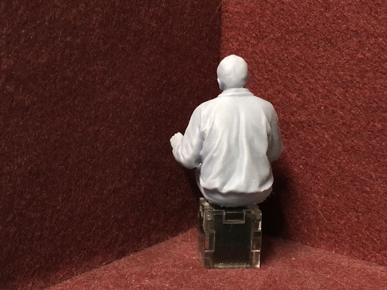 16mm scale 1:19 SM32 seated driver figure model kit, 3D scanned from a real person for garden railway layouts