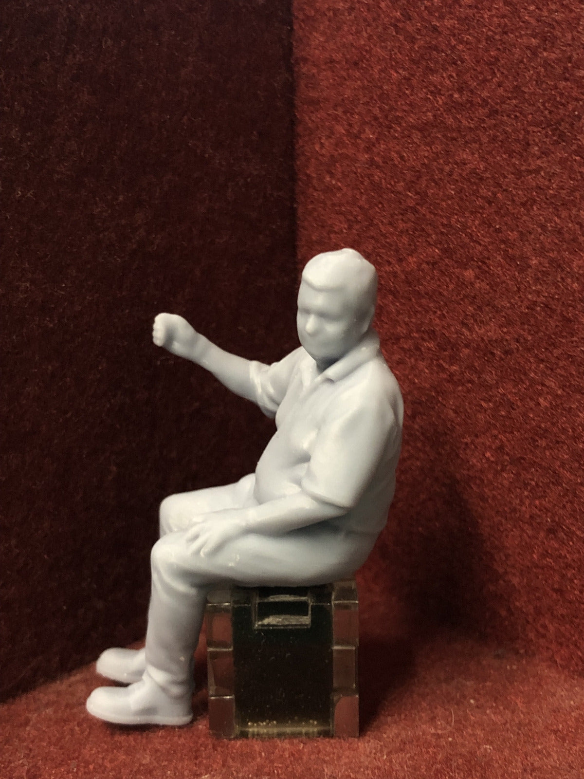 Unpainted G-scale 1:22.5 seated driver figure for model railways, also suitable for GN15 narrow gauge layouts