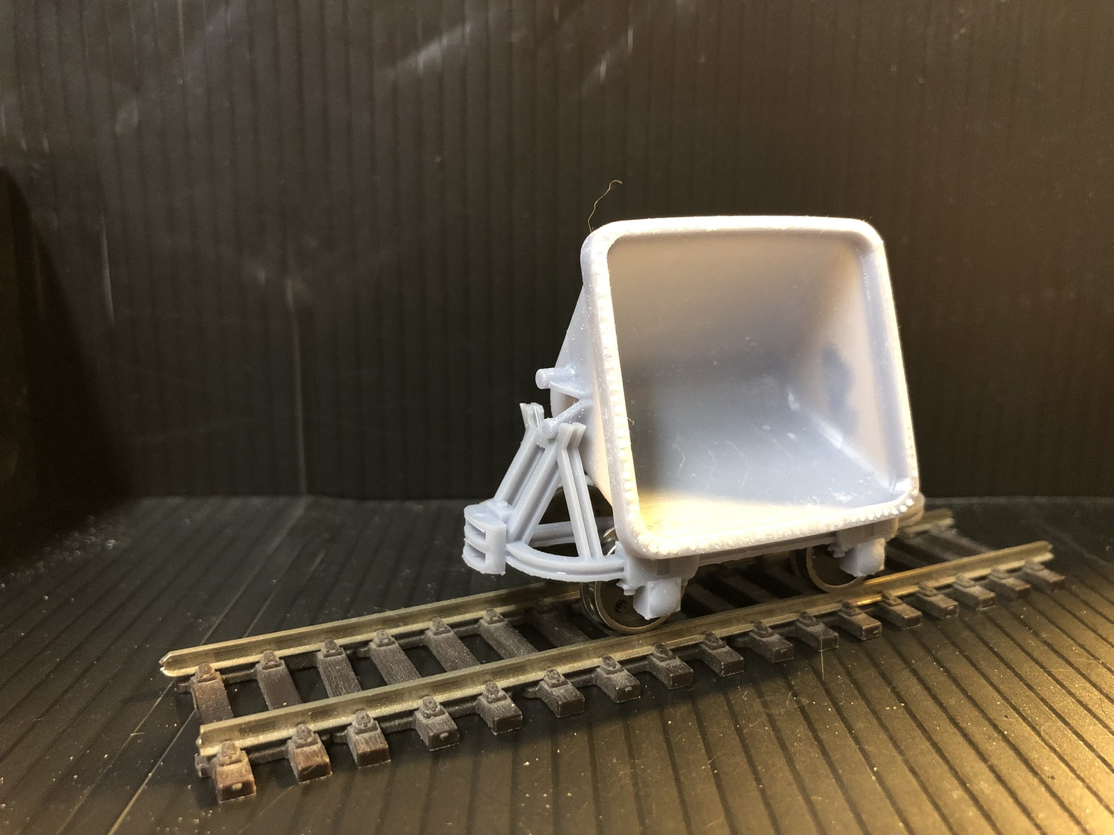 Gn15 narrow gauge kit of three Hudson-style tipper wagons with 12.5mm spoked wheels for OO gauge 16.5mm track layouts