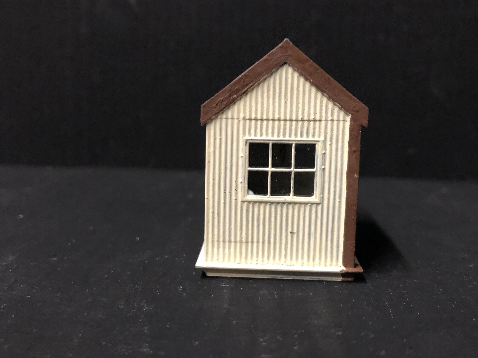 OO9 narrow gauge OO gauge Sylfaen halt resin station hut kit with glazing, unpainted 4mm scale model for rural layouts
