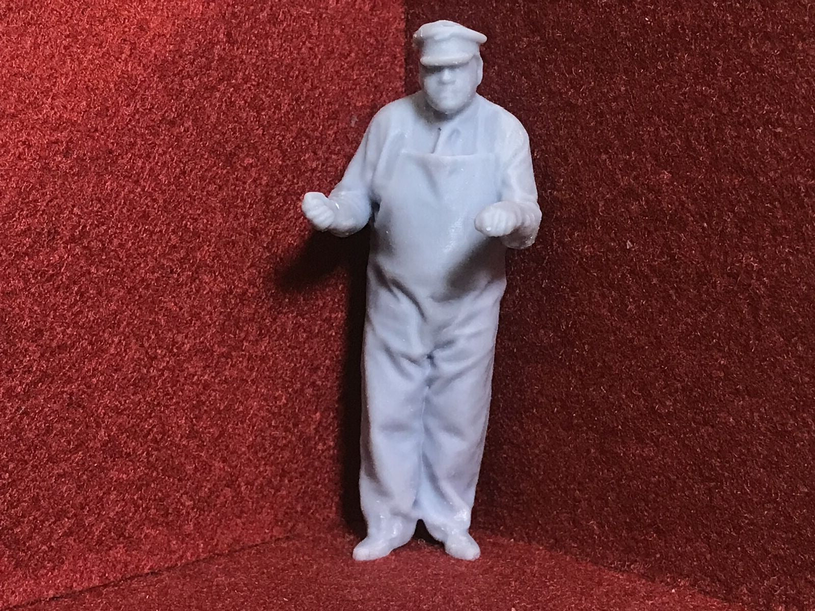 G-scale 1:22 driver figure with hat, 3D scanned from a real person, suitable for GN15 model railway layouts