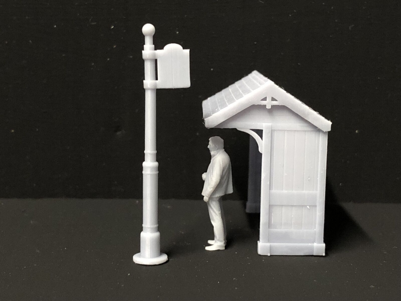 OO9/OO/HO scale model railway kit with two country bus shelters and matching bus stop flags for scenic layouts