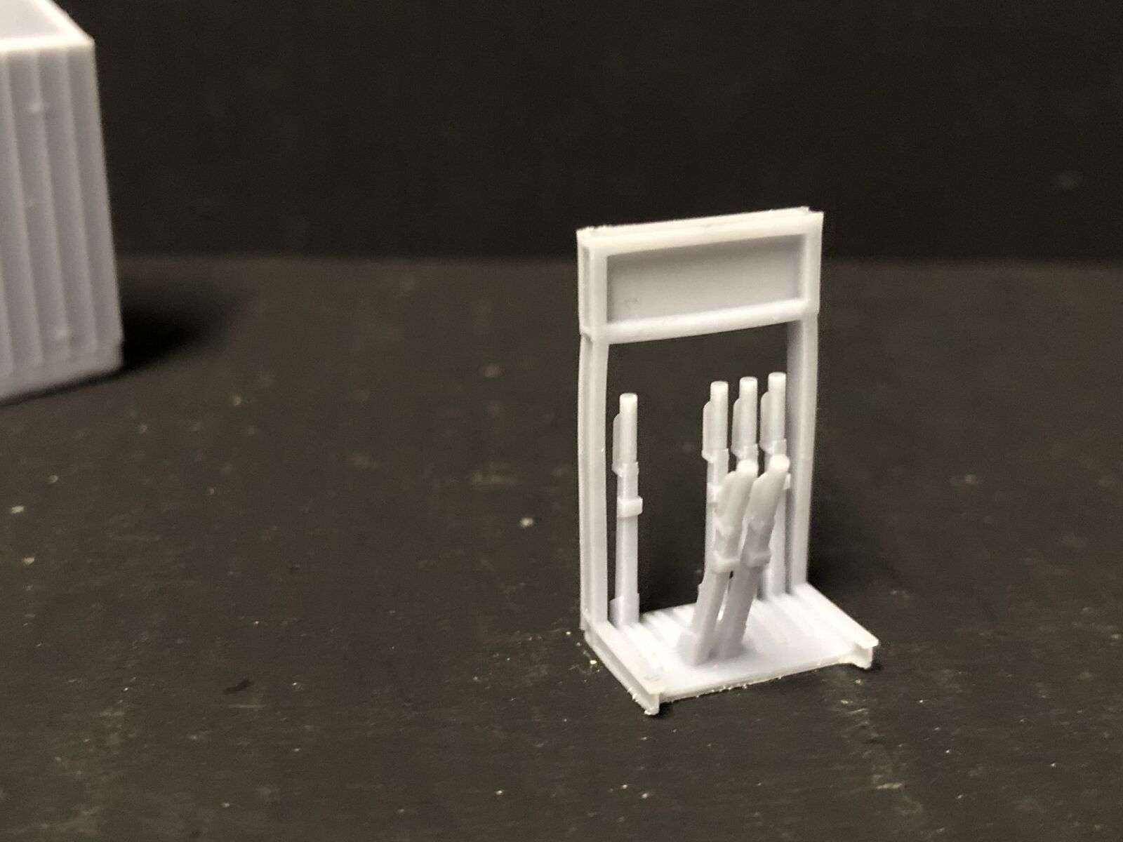 OO9/OO/HO scale Porthmadog-style ground signalman’s hut kit with lever frame and glazing for model railway layouts