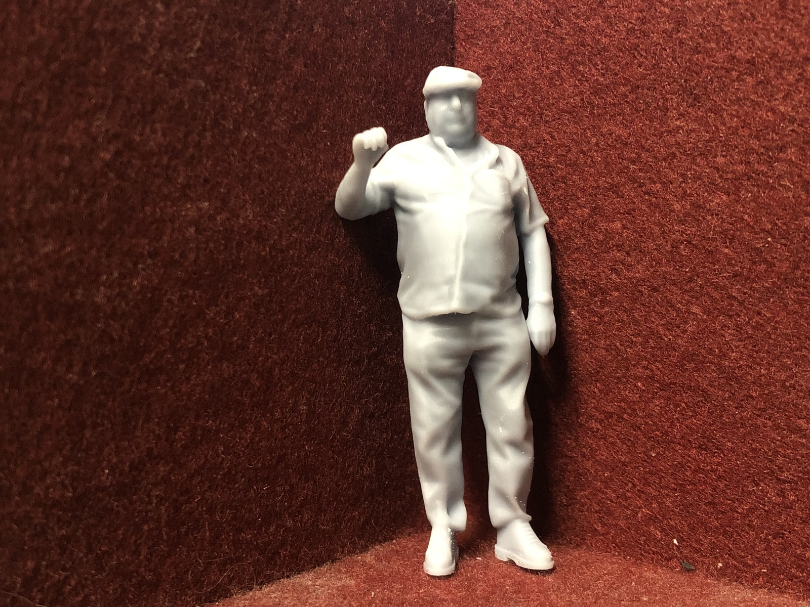 Unpainted 3D-scanned G scale 1:22.5 driver figure with hat for GN15 narrow gauge model railway layouts