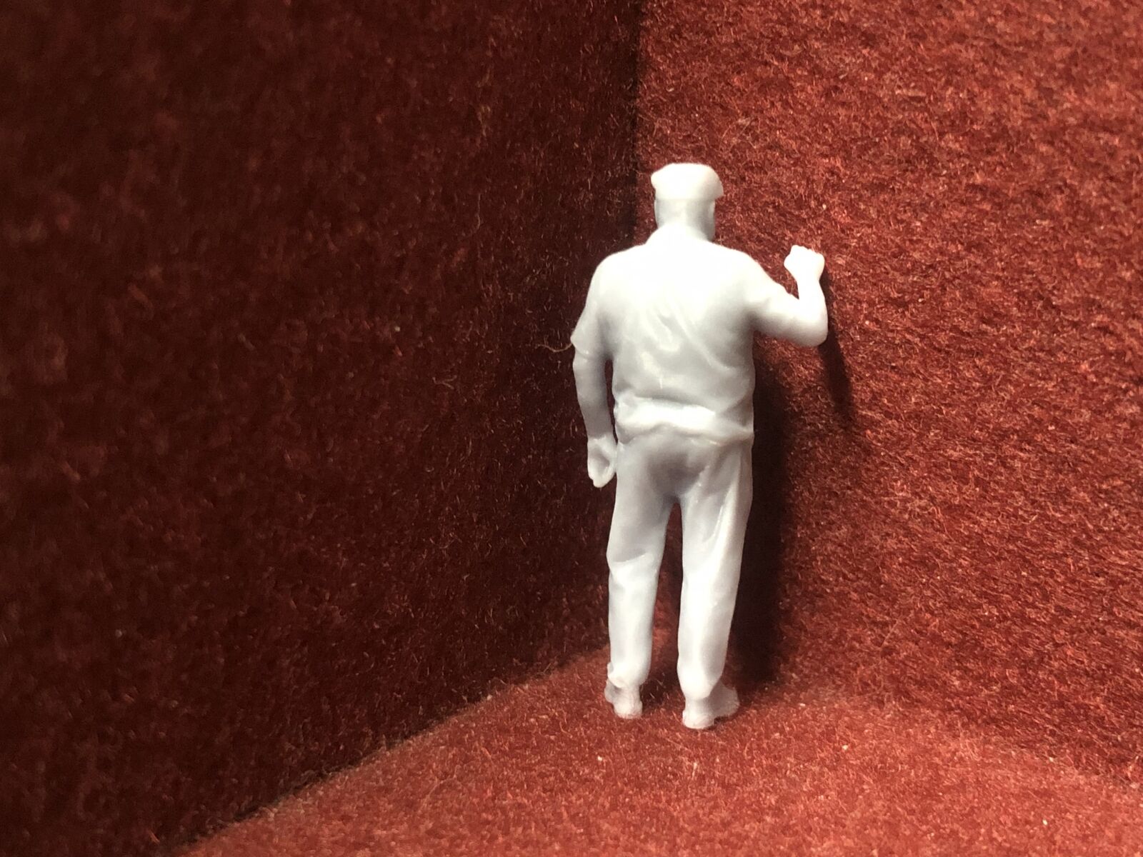 NG7 / O gauge 1:43.5 unpainted resin loco crew multi-pack with six 39mm tall figures in assorted poses ready for painting