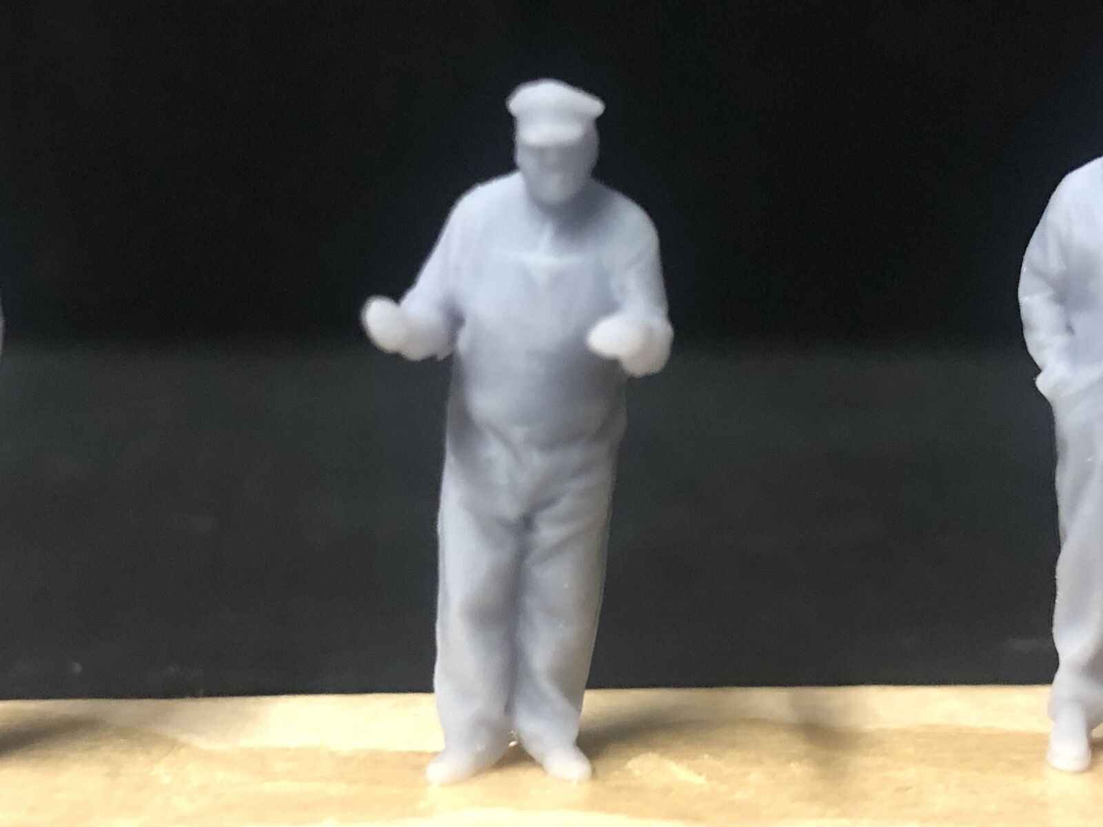 Unpainted 1:76 scale OO9/OO/HO resin loco crew multi-pack with six 23mm figures in assorted poses ready for painting