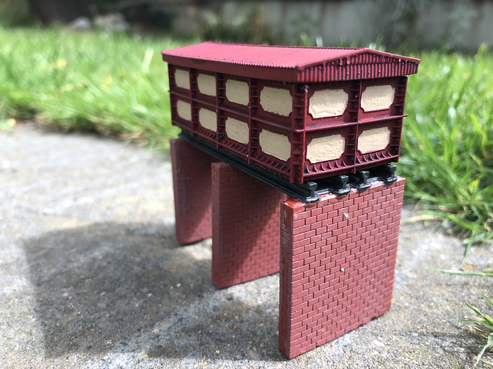 OO9 narrow gauge GER/LNER style water tower kit based on Weybourne, 4mm scale trackside model for steam-era layouts