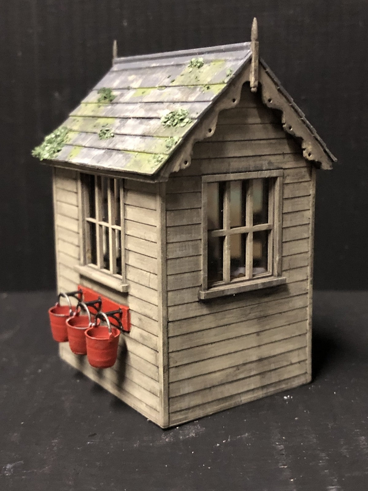 7mm scale O-16.5 narrow gauge signal ground frame hut model with glazing, fire buckets and detailed ground frame.