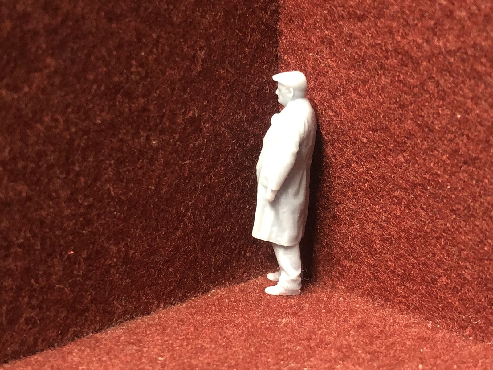 Unpainted 1:43.5 scale NG7/O gauge loco crew multi-pack with six assorted 39mm resin figures in varied poses ready to paint