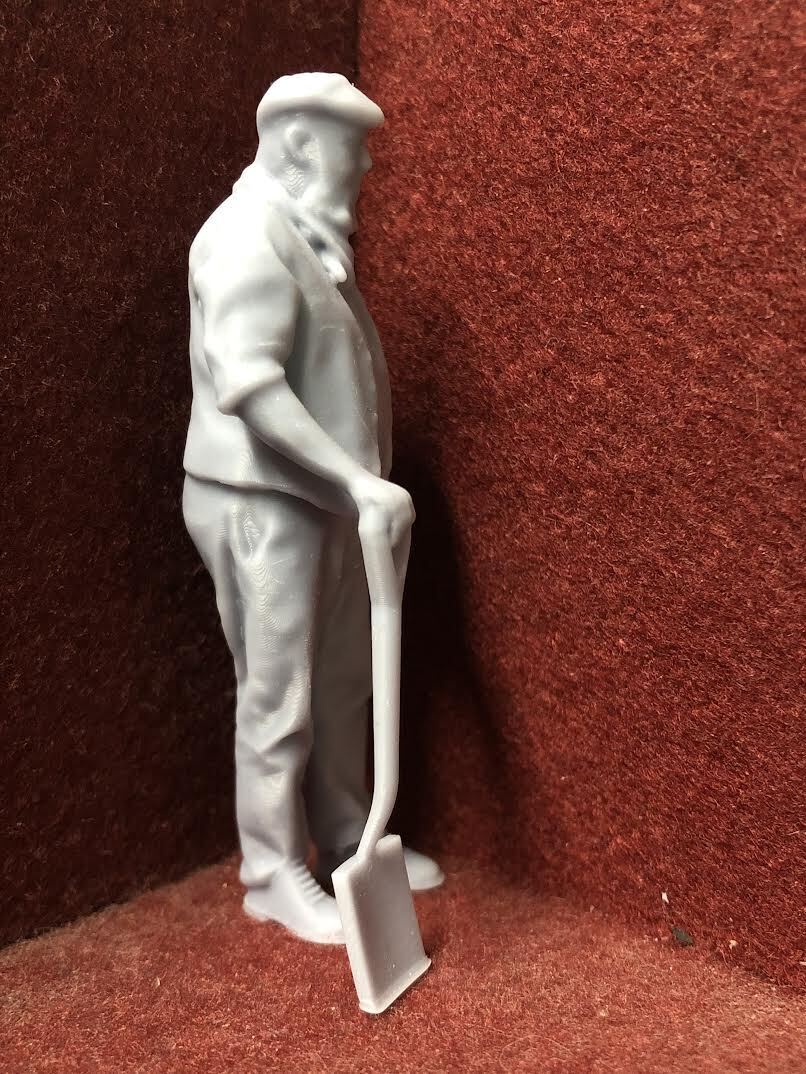 Unpainted G scale 1:22.5 GN15 figure with shovel, 3D scanned from a real person, for use as a driver’s mate or yard worker