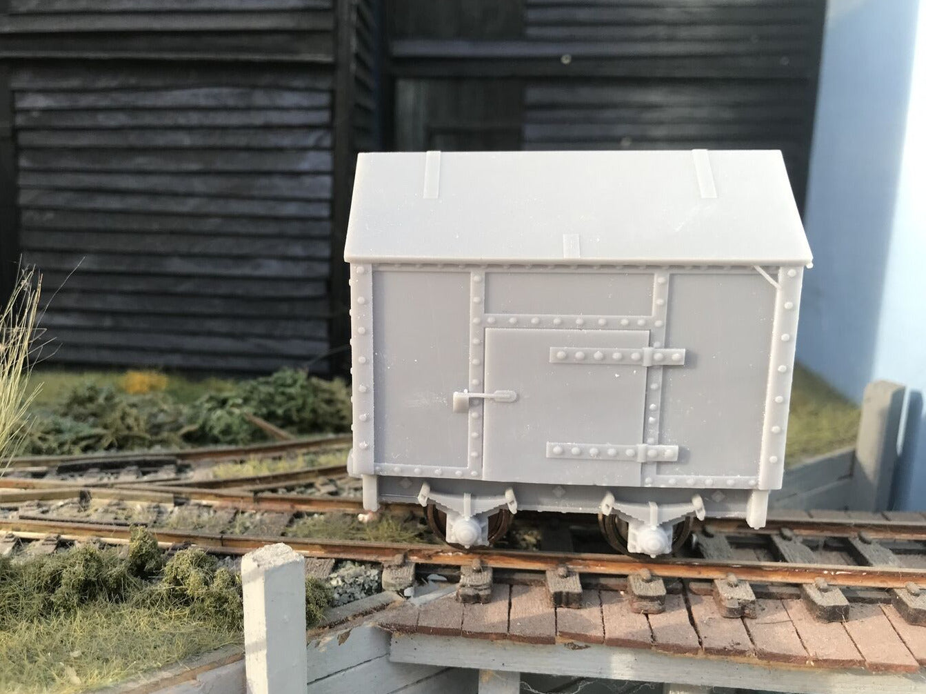 Gn15 narrow gauge gunpowder wagon kit, short body with 12.5mm spoked wheels for GN-15 model railway layouts