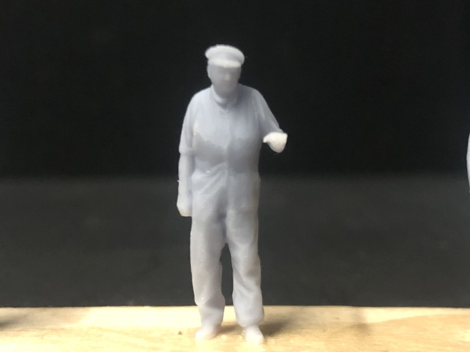 Unpainted 1:76 scale OO9/OO/HO resin loco crew multi-pack with six 23mm figures in assorted poses, ready to prime and paint.