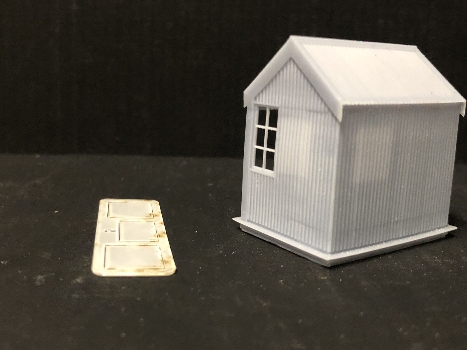 OO9 narrow gauge 4mm scale Sylfaen station halt resin hut model kit with glazed windows, supplied unpainted for detailing