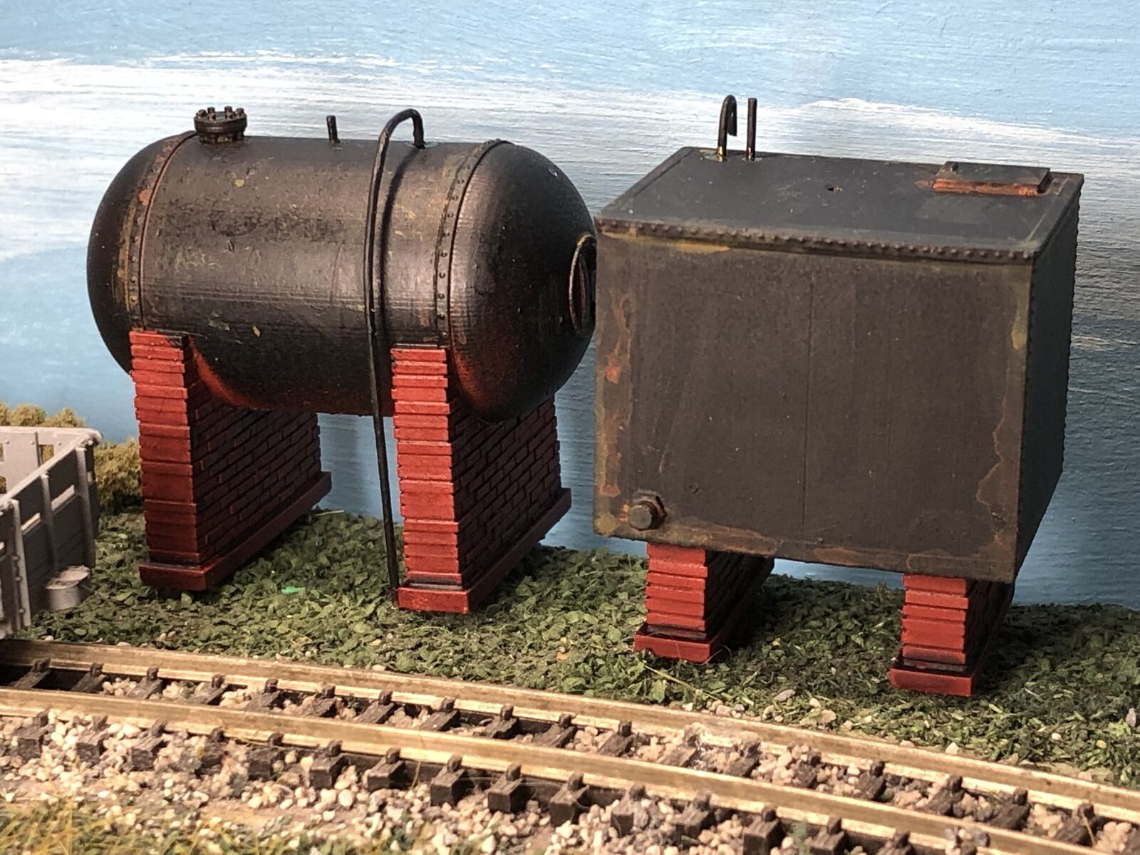 OO/HO/OO9 gauge model railway kit with two unpainted storage tanks on brick supports for depot or yard scenes