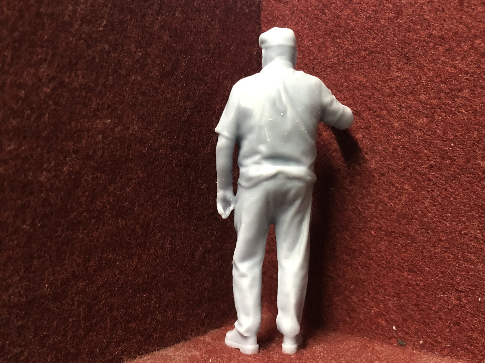 Unpainted 3D-scanned G scale 1:22.5 driver figure with hat for GN15 narrow gauge model railway layouts