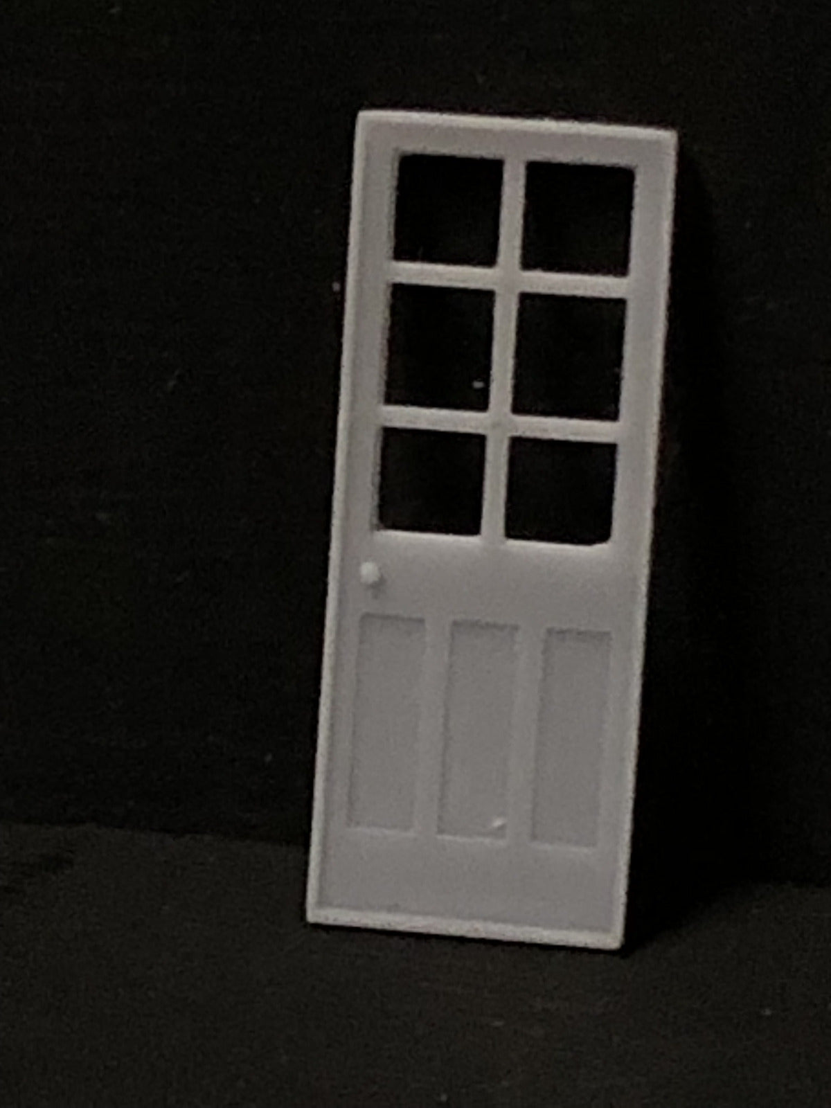 OO9/OO/HO scale model railway kit of a small combined ticket office and waiting room building for narrow station platforms