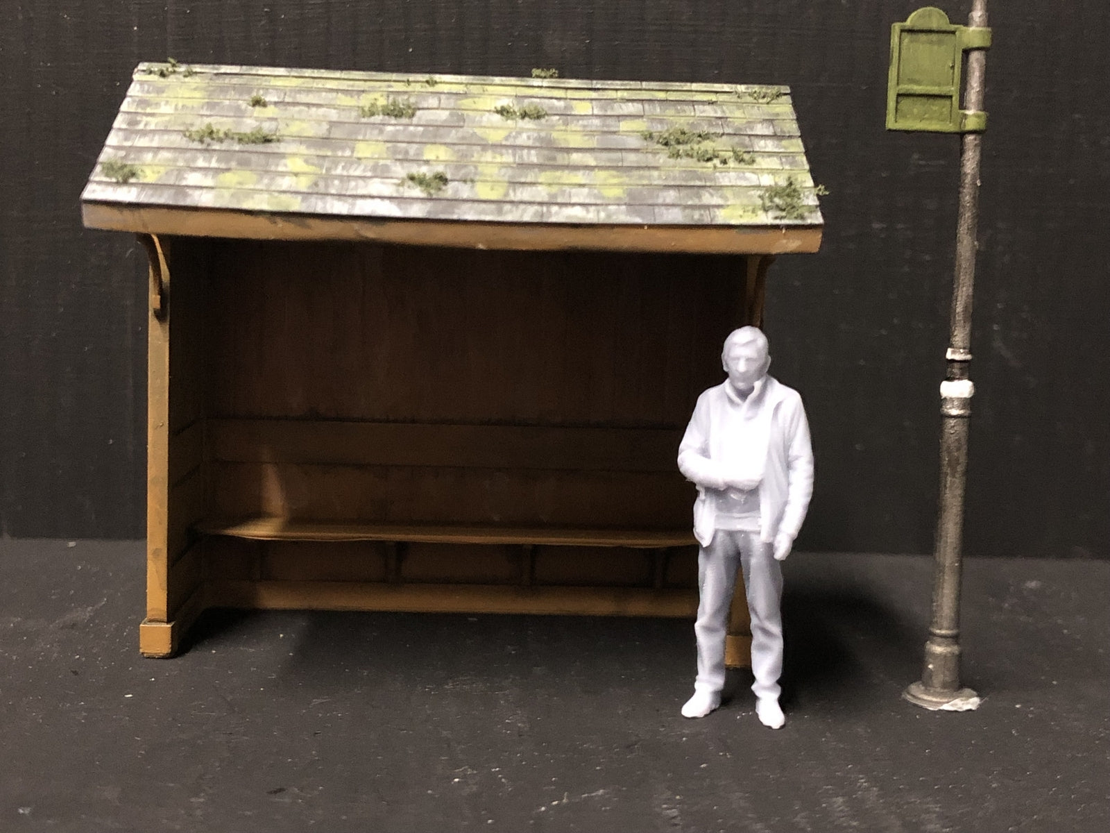 7mm scale country bus shelters with bus stop flag for O and O-16.5mm model railway layouts