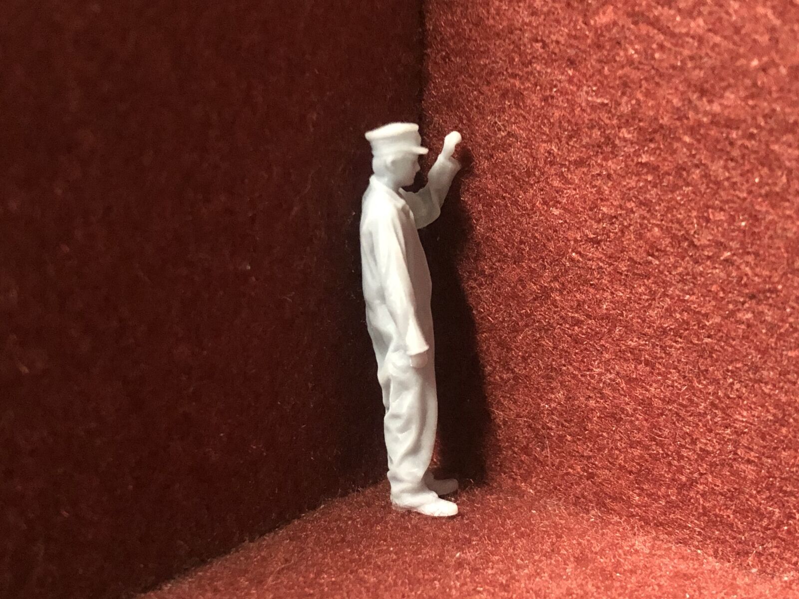 NG7 / O gauge 1:43.5 unpainted resin loco crew multi-pack with six assorted 39mm-tall figures in varied poses