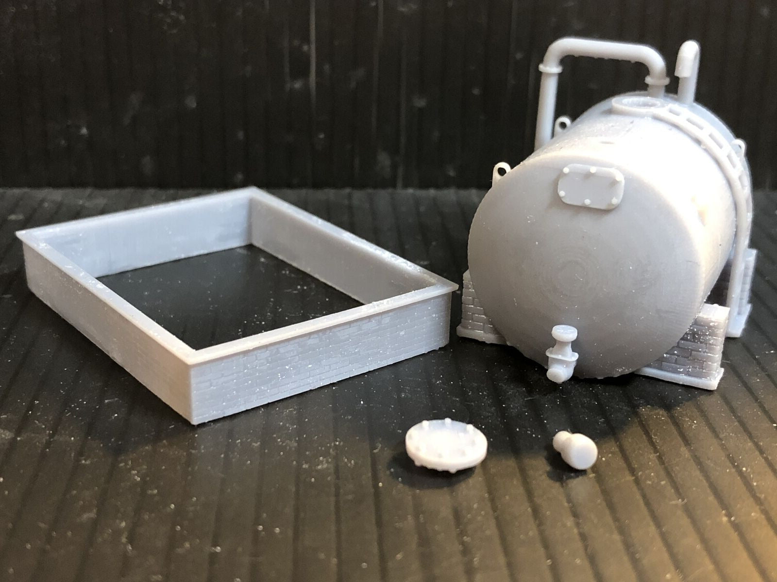 Unpainted OO/HO/OO9 gauge resin diesel tank on brick supports with separate brick bund, ladder and pipe detailing