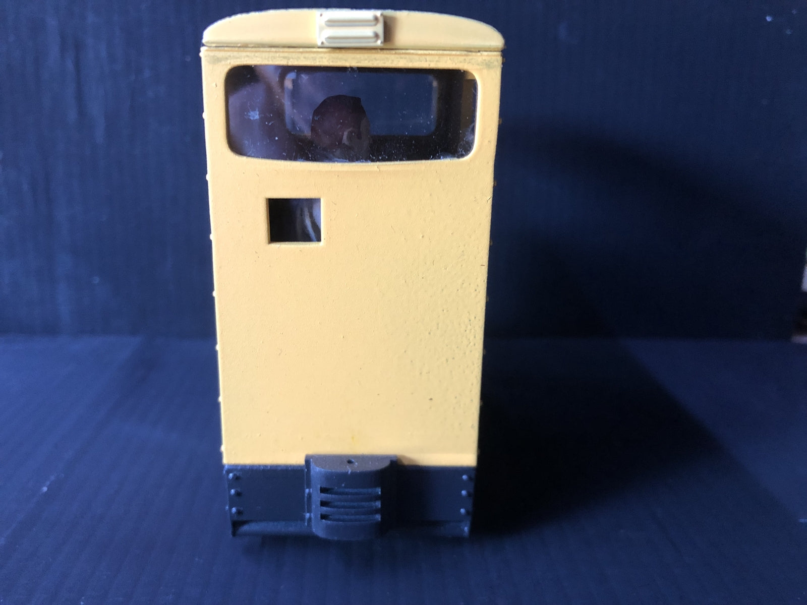 GN15 Simplex caravan diesel critter kit in G scale for 00 gauge track, shown on a Tenshodo spud motor bogie chassis