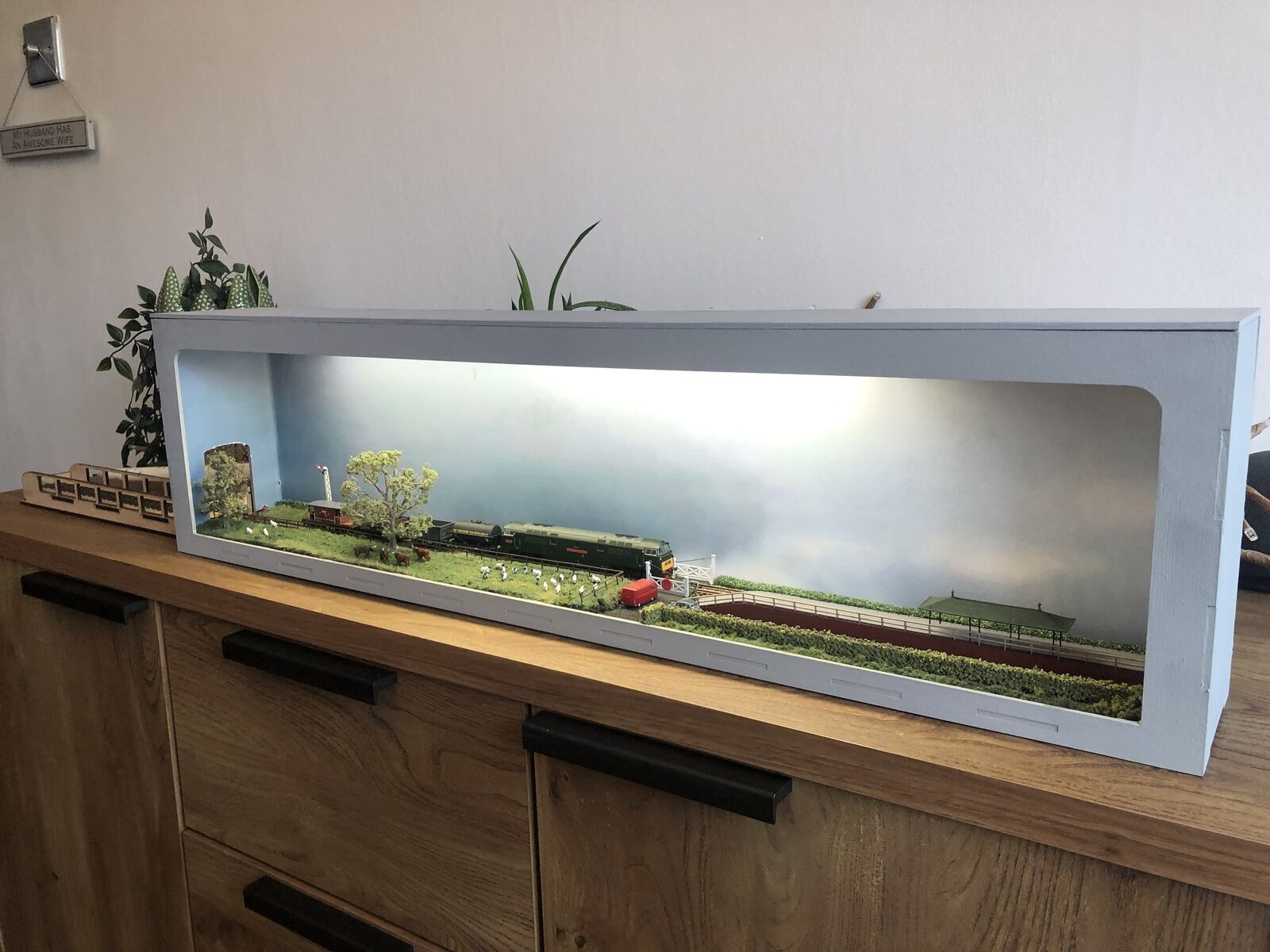 75cm model railway shelf diorama kit with optional fiddle stick and lighting, suitable for OO/HO scale layouts