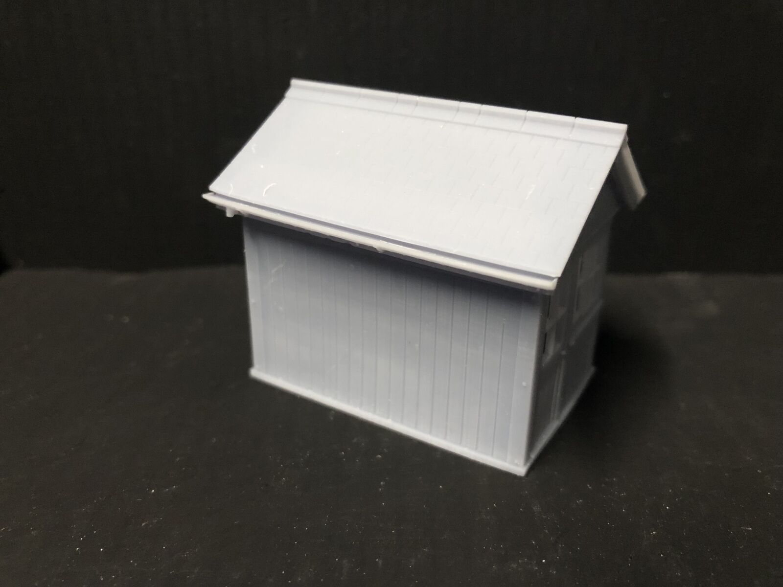 OO9/OO/HO scale Staverton ground signal box model kit with glazed windows and bird box for model railway layouts