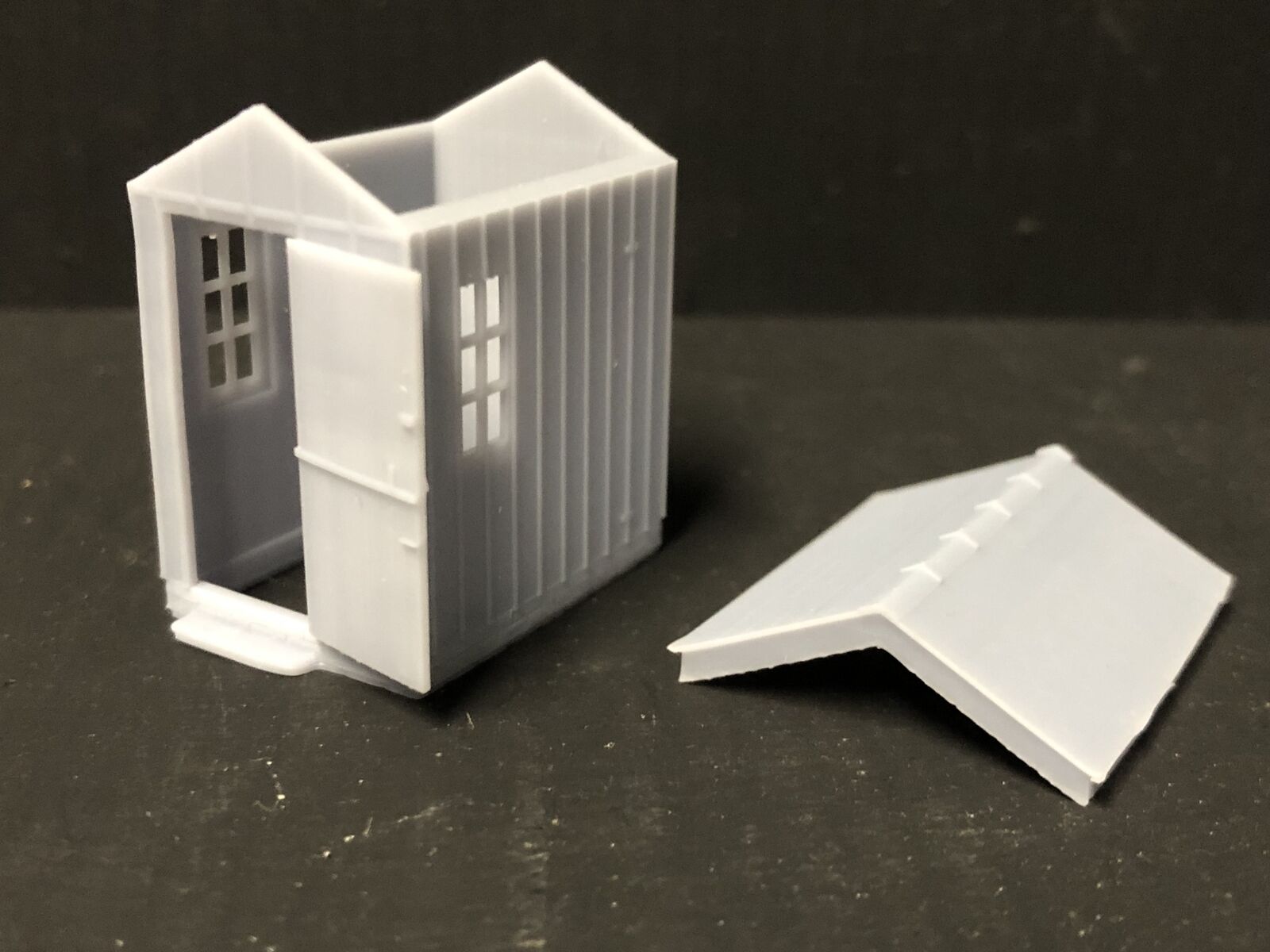 OO9/OO/HO scale Porthmadog-inspired ground signalman’s hut model kit with lever frame and clear glazed windows