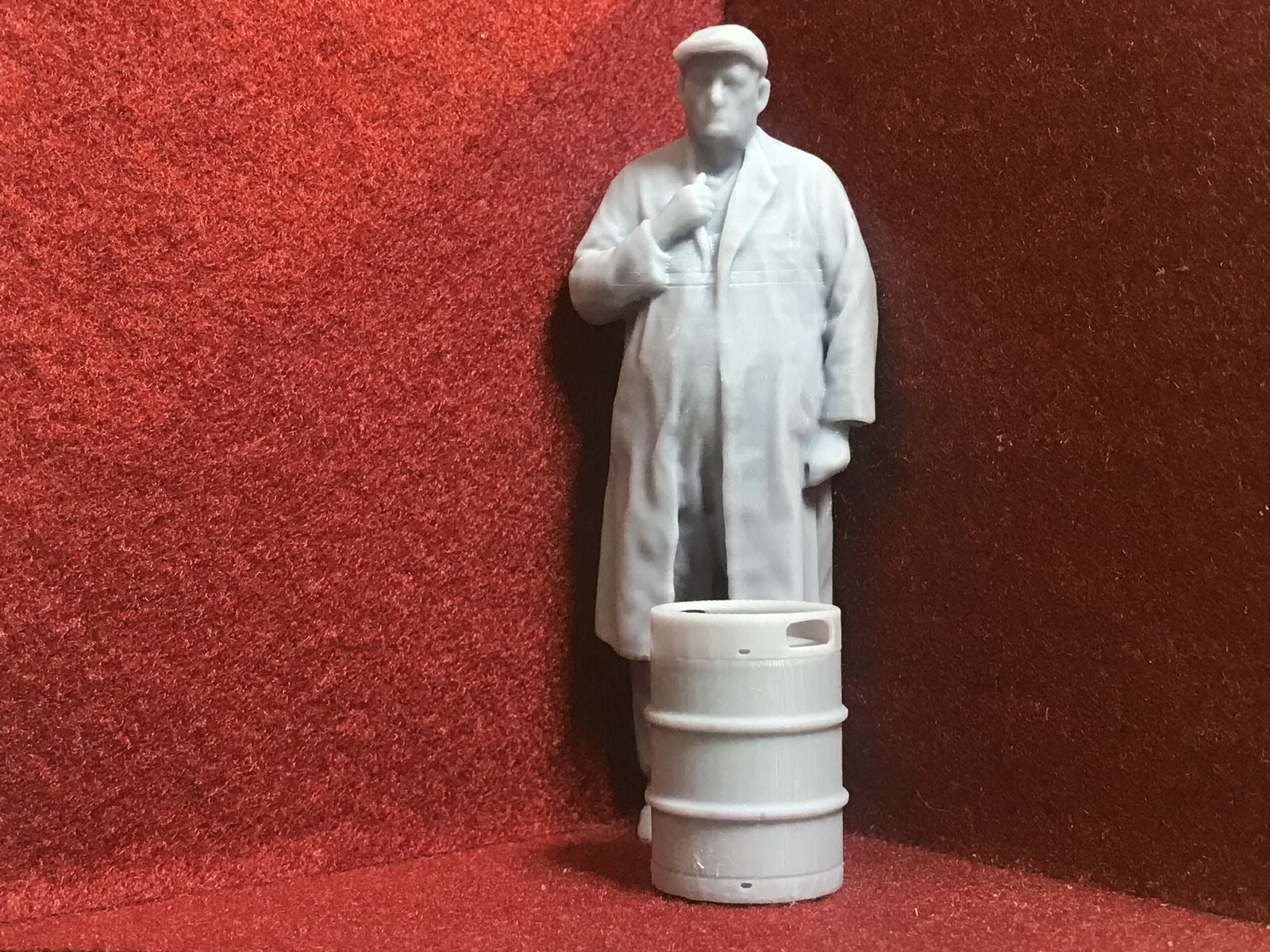 SM32 16mm scale live steam garden railway kit featuring detailed 50L beer kegs for Mamod-style rolling stock