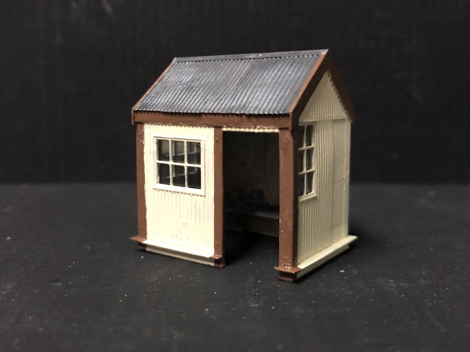 OO9 narrow gauge OO gauge Sylfaen halt resin station hut kit with glazing in 4mm scale, supplied unpainted for model railways