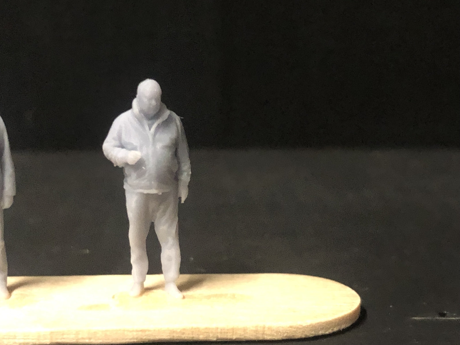 Unpainted 1:76 scale OO9/OO/HO resin figures multi-pack with six 23mm tall model railway people in assorted poses.