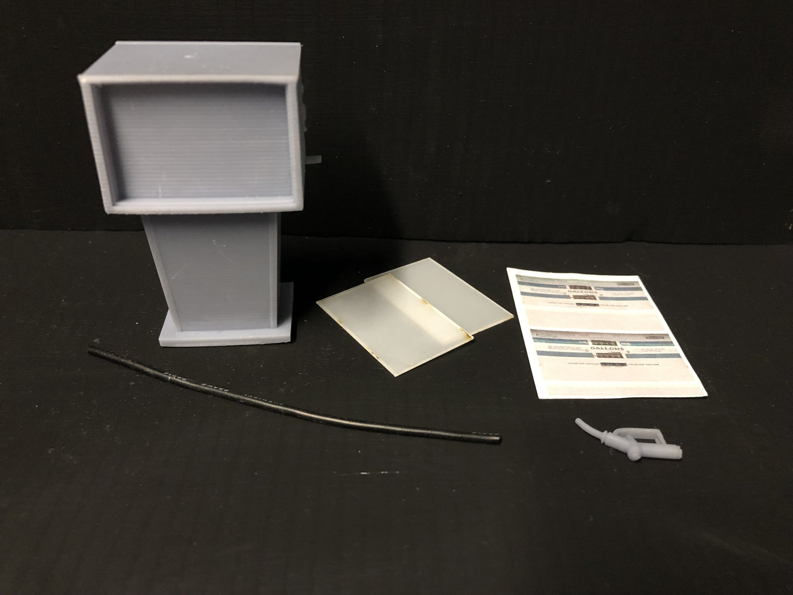 Unpainted G-scale Avery Hardoll 4000 petrol pump model scenery piece, ideal for GN15 narrow gauge railway layouts