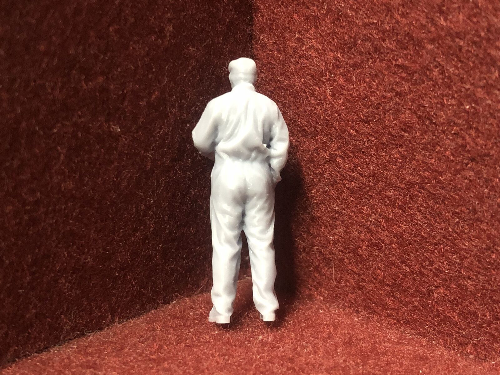 Unpainted 1:43.5 scale NG7/O gauge loco crew multi-pack with six assorted 39mm resin figures in varied poses ready to paint.