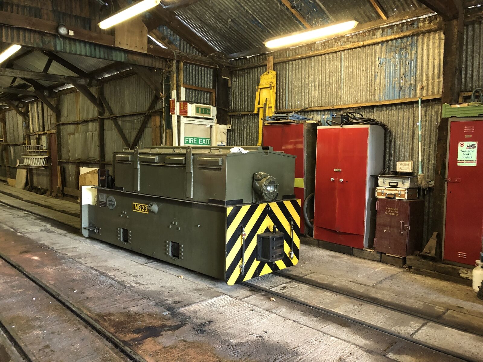 OO9 narrow gauge Baguley Drewy electric battery loco body kit, unpainted, designed to fit a Kato 11-109 chassis