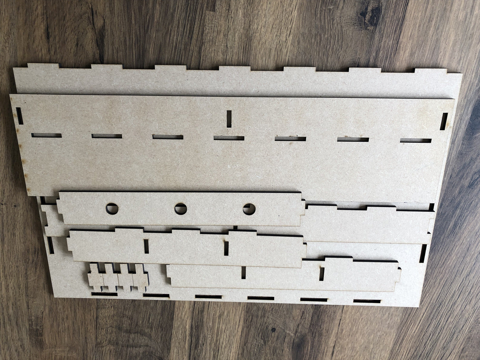 Laser-cut 4mm MDF model railway diorama baseboard with backscene, suitable for OO gauge layouts, 40cm x 25cm x 10cm.