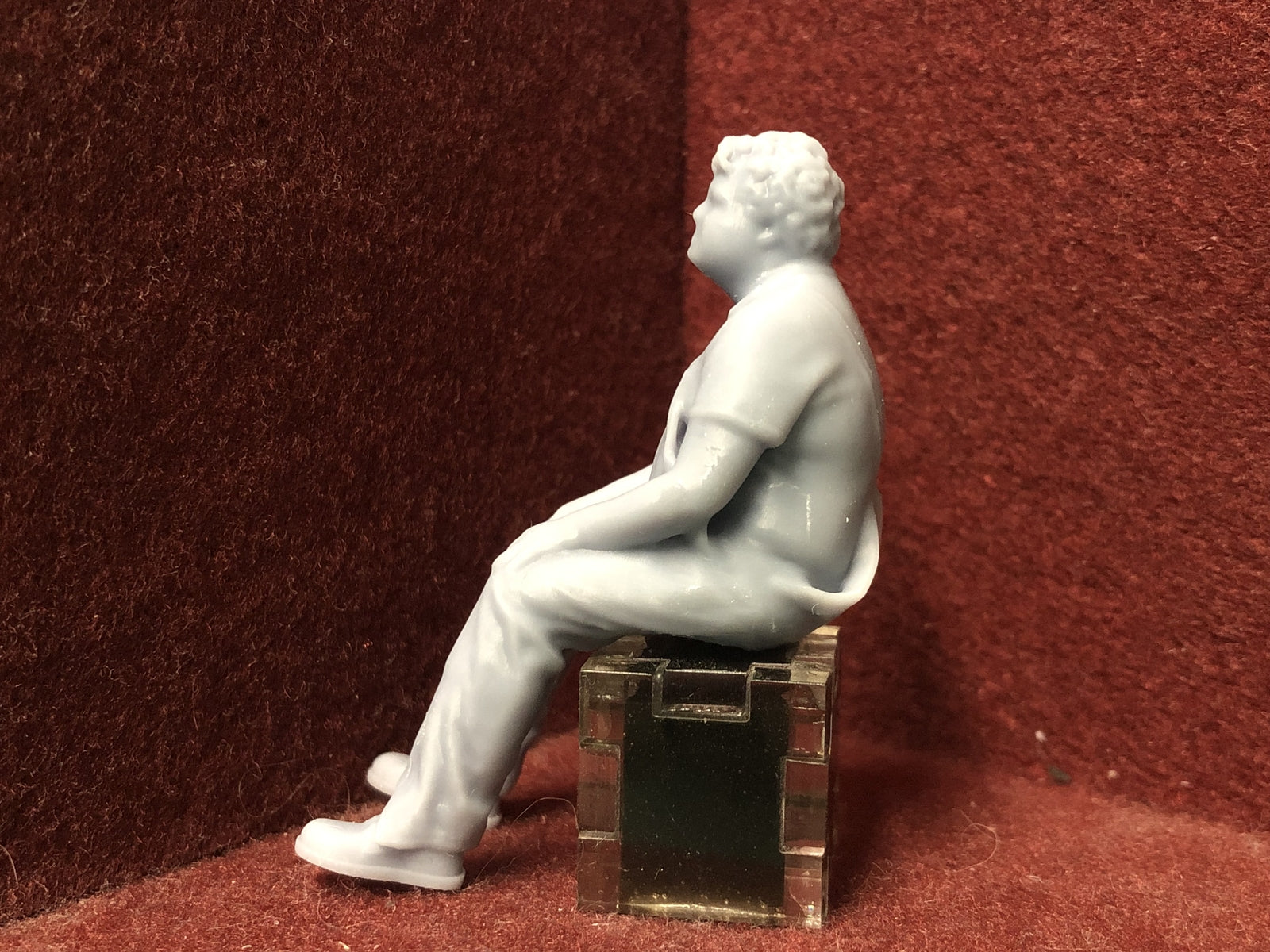 Unpainted 3D-printed seated driver figure in G scale 1:22.5, suitable for GN15 narrow gauge model railway layouts