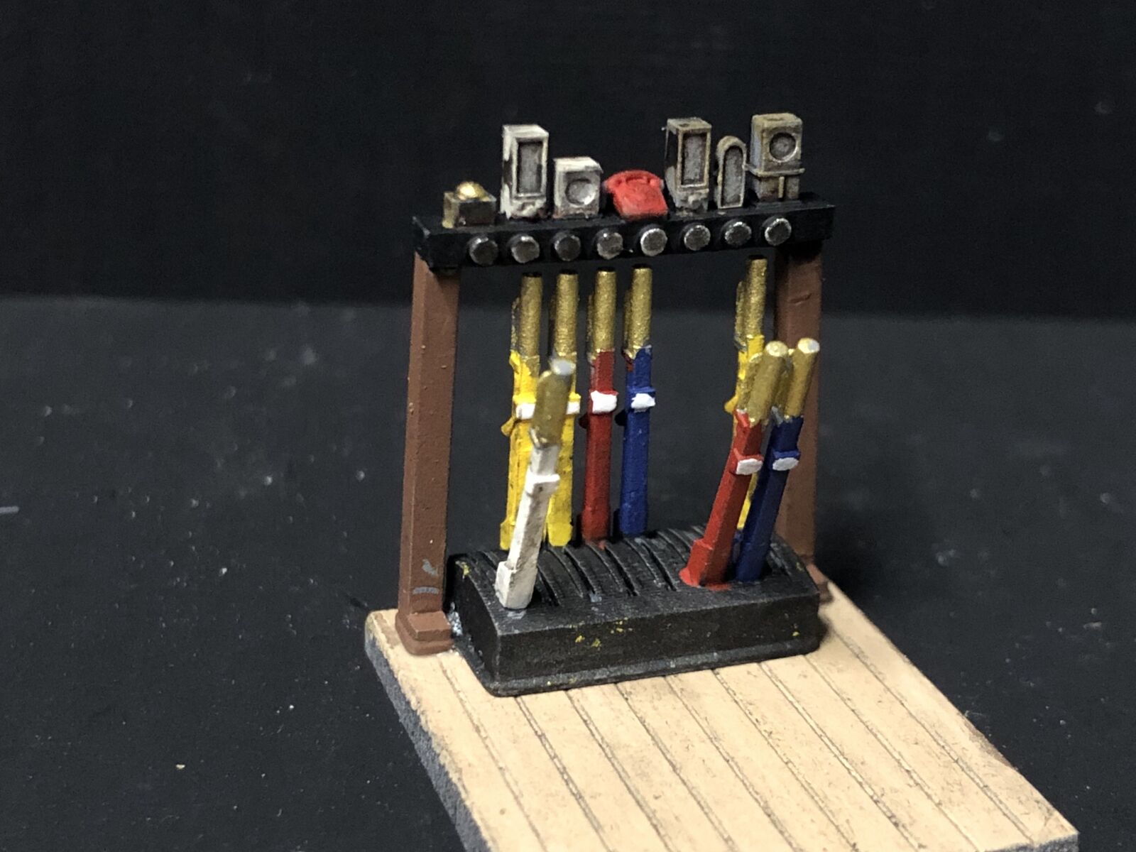 OO9/OO/HO scale ground signal box hut model kit with separate roof, glazing and interior lever frame