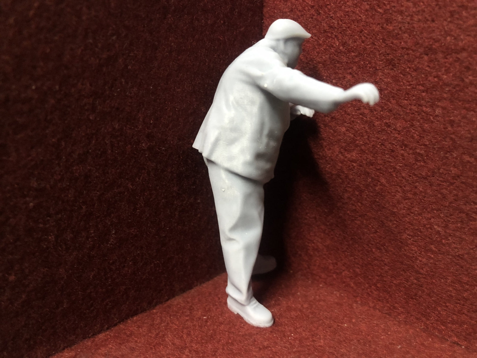 Unpainted G scale 1:22.5 driver figure in flat hat for GN15 or garden railway layouts, 3D scanned from a real person