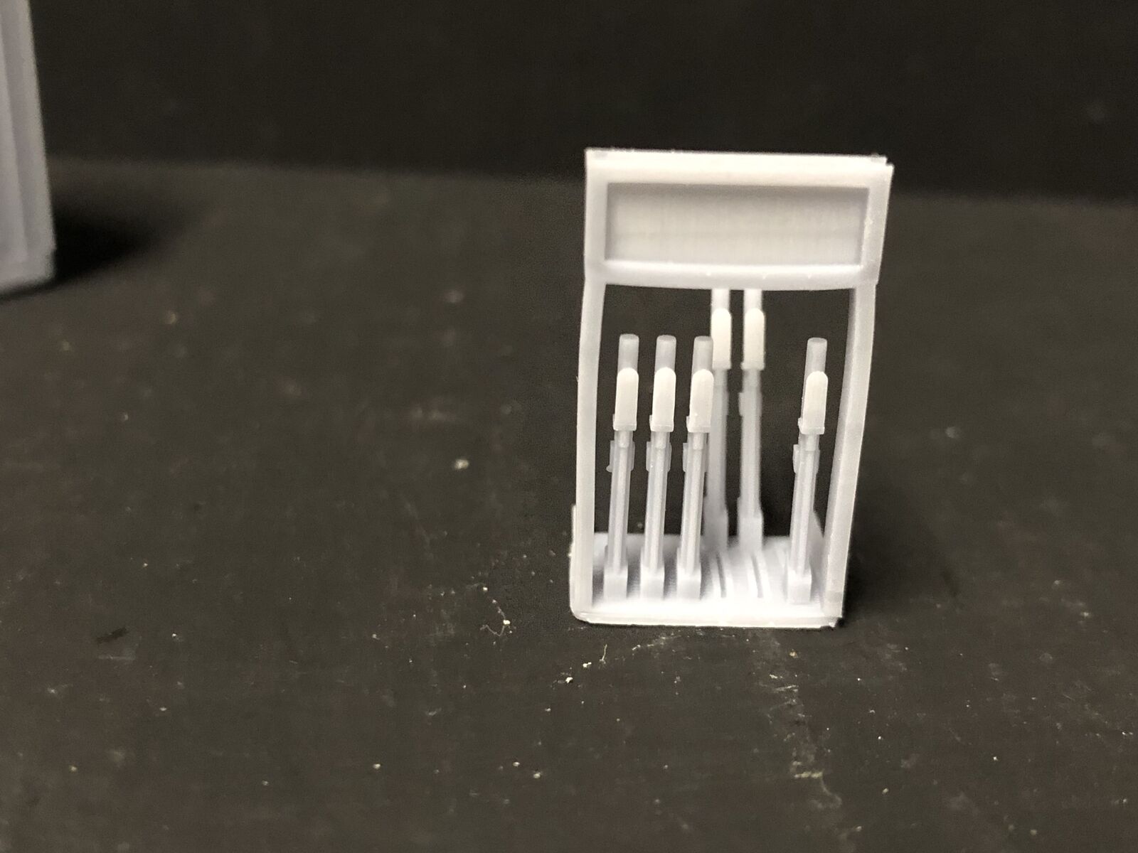 OO9/OO/HO scale Porthmadog-inspired ground signalman’s hut model kit with lever frame and clear glazing