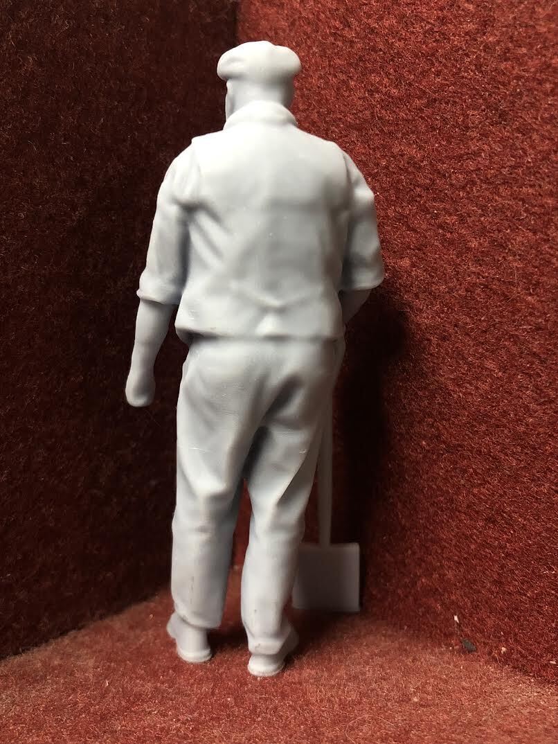 Unpainted G scale 1:22.5 GN15 model railway figure with shovel, 3D scanned from a real person, approx 77mm tall
