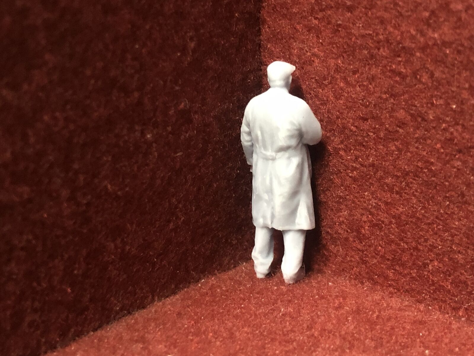 NG7 / O gauge 1:43.5 unpainted resin loco crew multi-pack with six assorted 39mm-tall figures in varied poses ready to paint