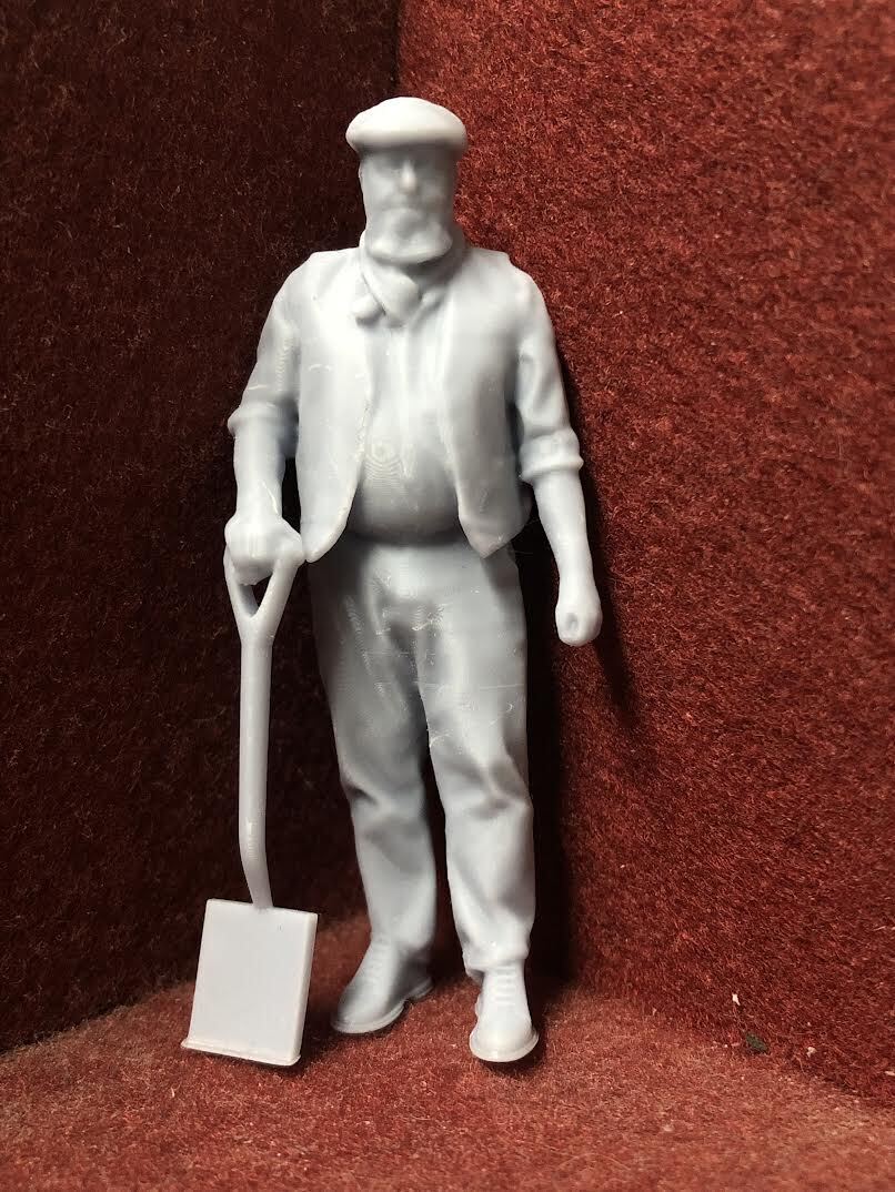 Unpainted G-scale 1:22.5 GN15 model railway figure with shovel, 3D scanned from a real person, approx 77mm tall
