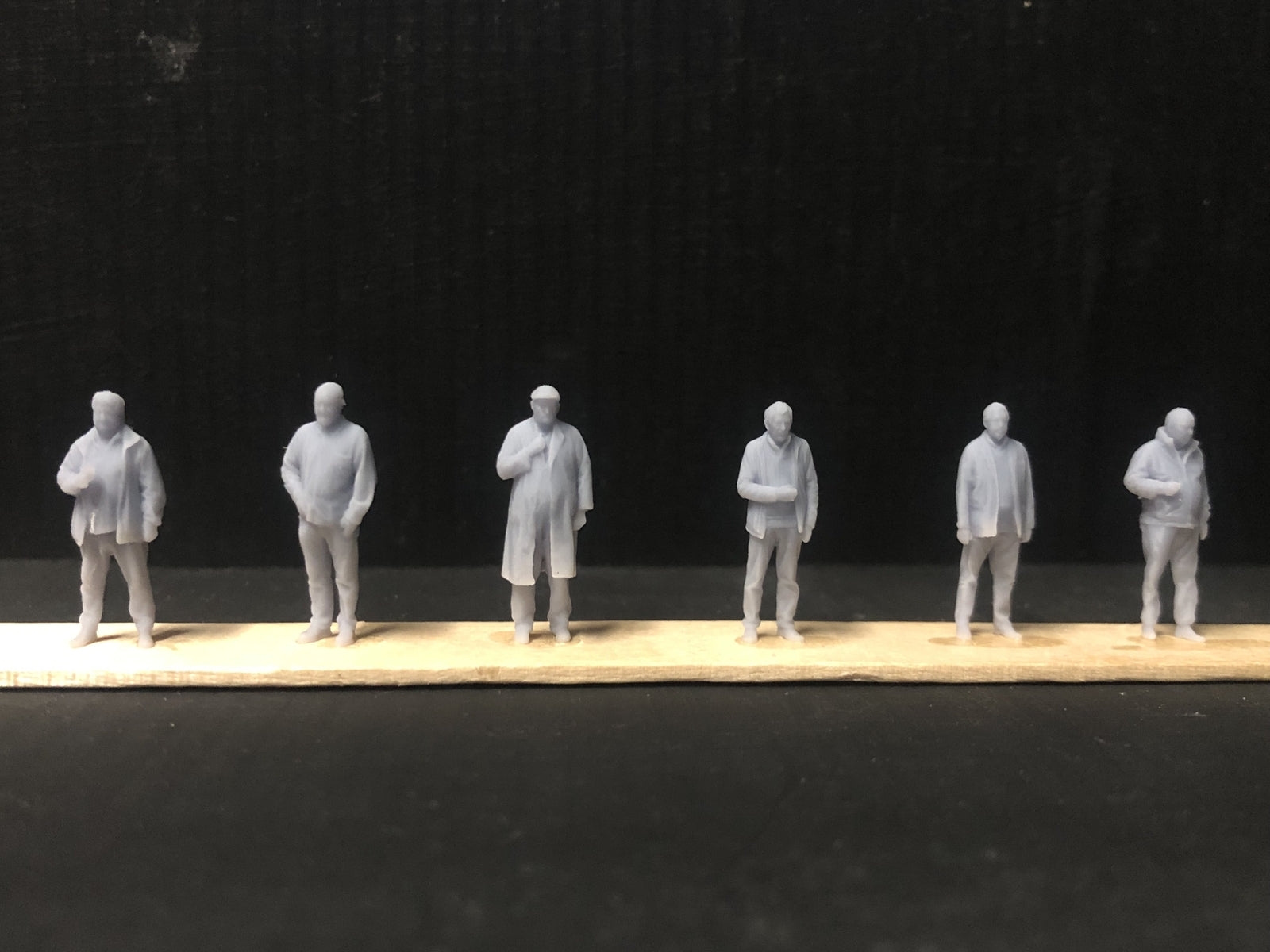 Unpainted 1:76 scale OO9/OO/HO resin figures multi-pack with six 23mm tall model railway people in assorted poses