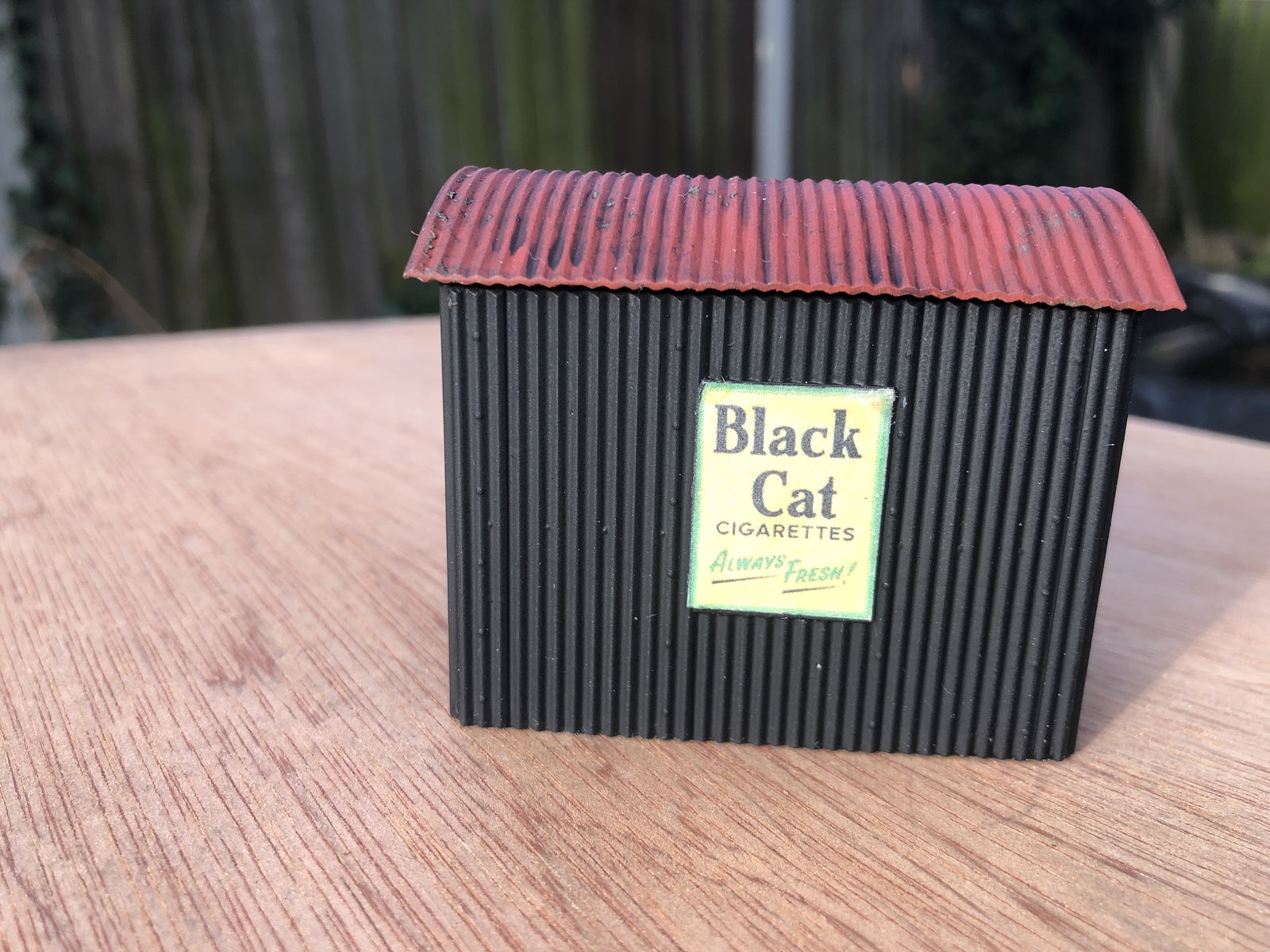 O gauge/O-16.5 model railway lamp hut kit with laser-cut glazing, based on the Buckfastleigh steam railway building