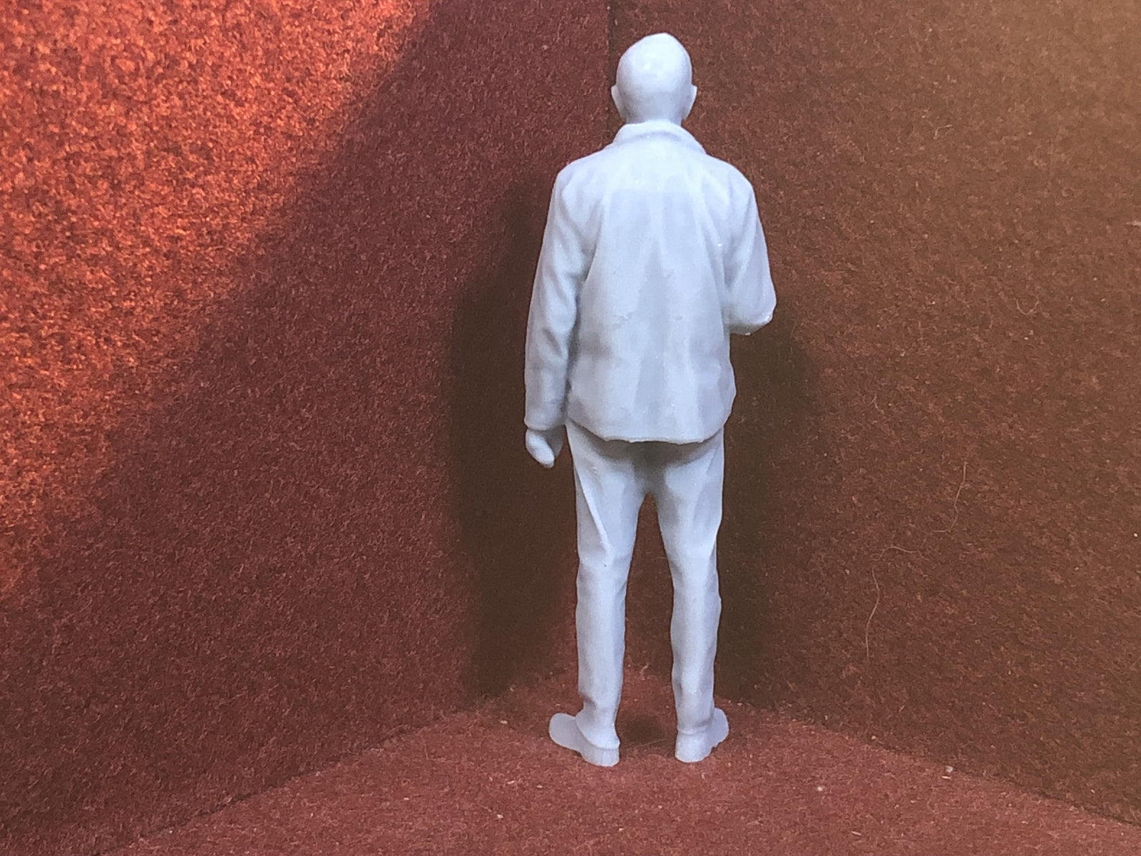 G-scale 1:22 resin figure M027, 77mm tall, posed as a driver or yard worker for GN15 or G-scale model railways